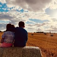 Time spent together is precious 💜We know it is hard to find quality time together now the schools are back. That's why we offer 2 night stays at weekends during September and October so you can jump in the car after school pick up and enjoy a weekend away, and be back home by Sunday night.This 📸 memory was made at our Chesters Farm in Scotland.#featherdownfarms #parentfriendlystays #farmstay #glampingnotcamping #mumsofinstagram #mumlife #chestersfarm #scotland